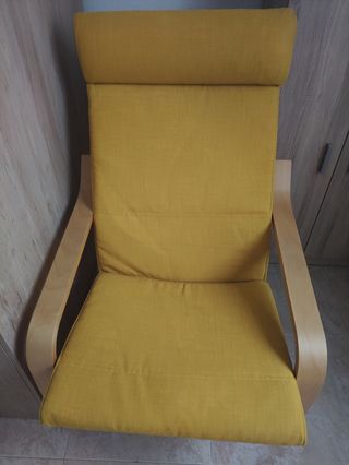 Sillón amarillo con funda gris