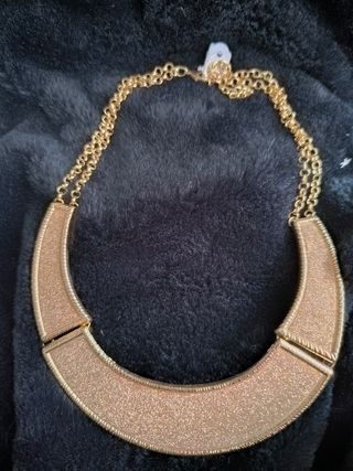 Collar Dorado Estilo Gargantilla