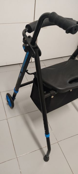 Andador Elite con asiento y ruedas