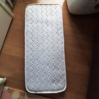 Minicuna madera con ropa y colchón