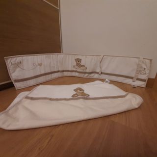 Minicuna madera con ropa y colchón