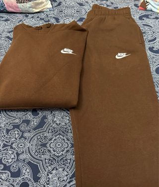 Conjunto Chándal Nike Marrón
