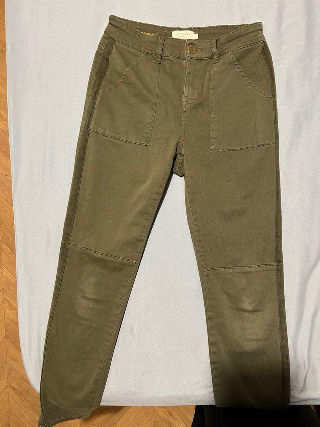 Jean verde marca Ted Baker London. 