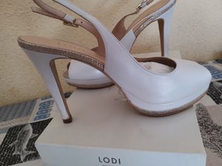 Zapatos de tacón LODI blancos y dorados