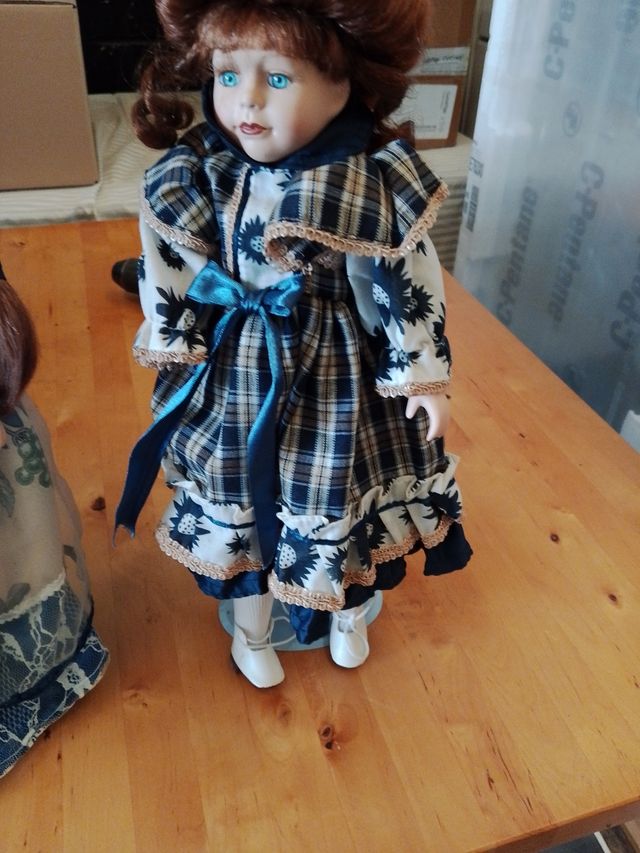 Muñeca de porcelana vintage