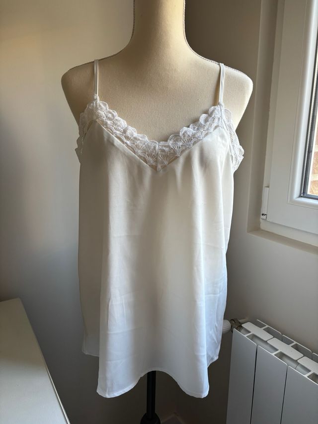 Camisa de tirantes blanca con encaje