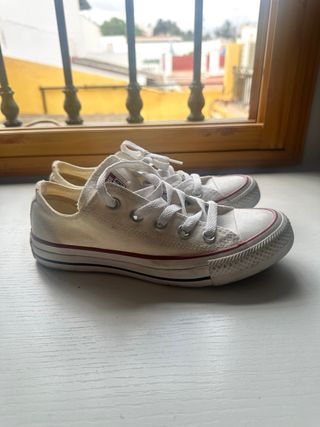 Converse blancas bajas