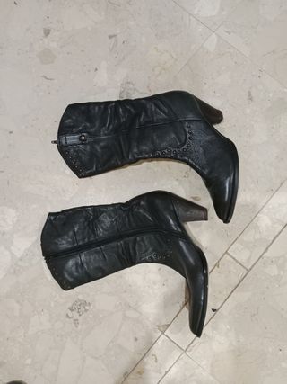 Botas de cuero negras