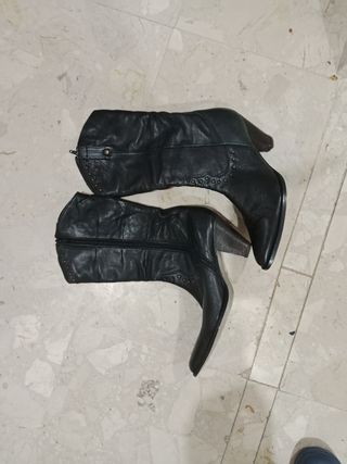 Botas de cuero negras