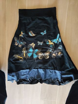 Falda Desigual Talla S Negra Multicolor. 