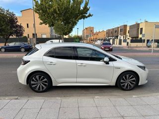 Toyota Corolla 2.0 Hybrid 180H 