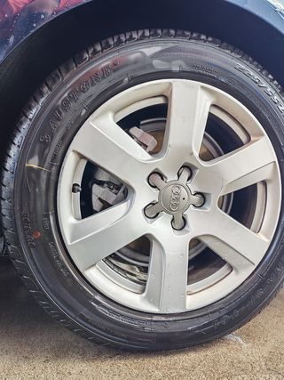 Llantas originales y gomas nuevas de Audi R17.