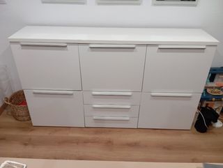 Aparador de salón blanco