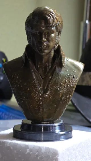 Busto Elvis Presley.