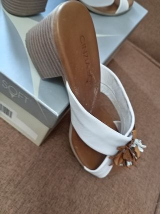 Sandali Cinzia Soft bianchi con decorazione