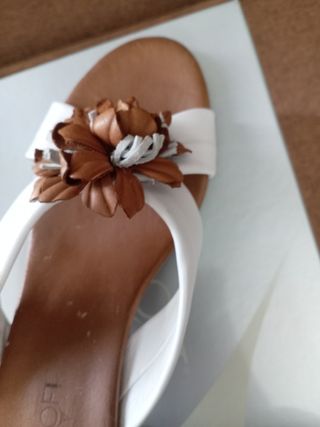 Sandali Cinzia Soft bianchi con decorazione