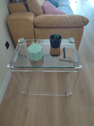Mesa auxiliar cristal y metacrilato