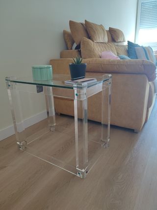 Mesa auxiliar cristal y metacrilato