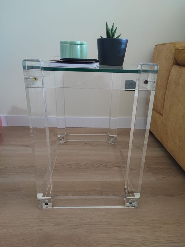 Mesa auxiliar cristal y metacrilato