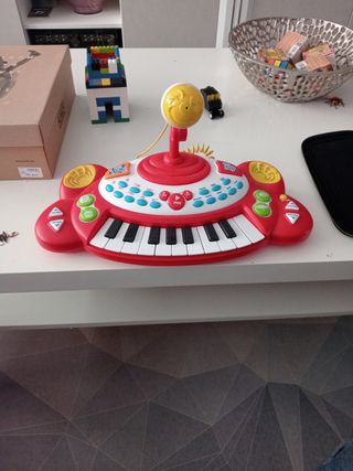 Estación musical infantil con micrófono