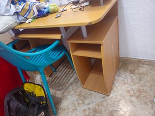 REGALO Escritorio de madera con algun desperfecto