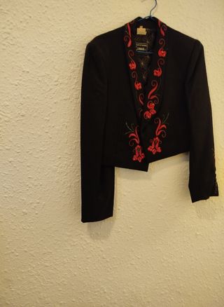 Traje Campero Negro Bordado Rojo