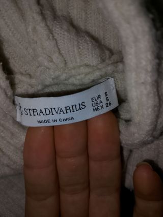 Jersey de punto beige cuello alto