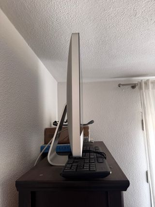 iMac Apple Plata y Negro 21.5 pulgadas año 2011