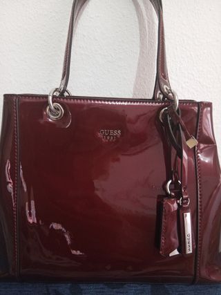 Bolso Guess Rojo Charol