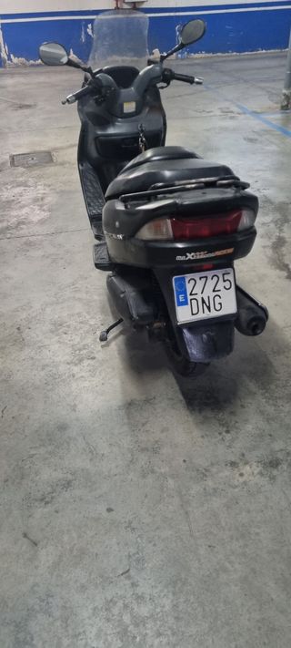 Suzuki Burgman 125 Negra