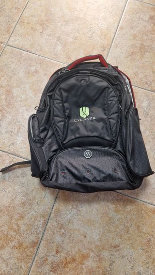 Mochila Cylance Negra y Roja