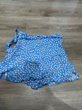 Falda bermuda florales Zara y Stradivarius talla S