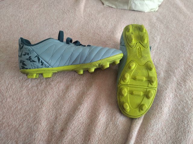 Botas de fútbol niño talla 31 kipsta
