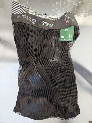 Patinete Oxelo, casco y protecciones 