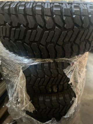 4 Ruedas 35/12.5R17 121Q