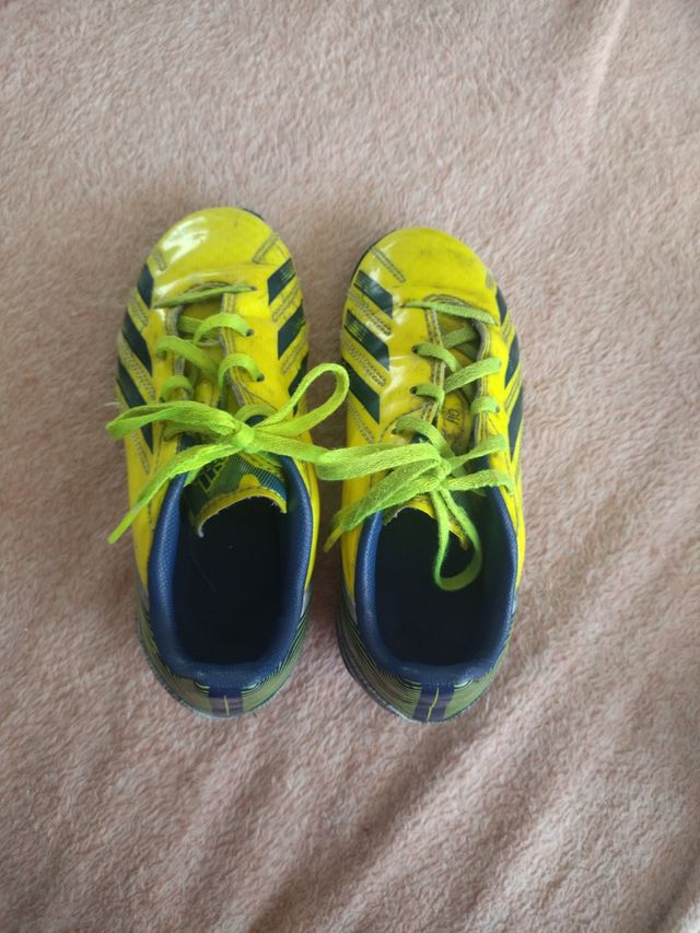 Botas de fútbol Adidas talla 31