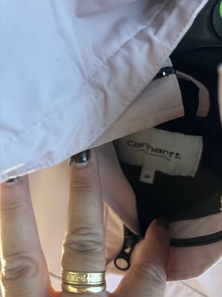 Anorak Carhartt rosa polar por dentro