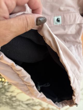 Anorak Carhartt rosa polar por dentro