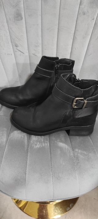 Botas de mujer negras con hebilla