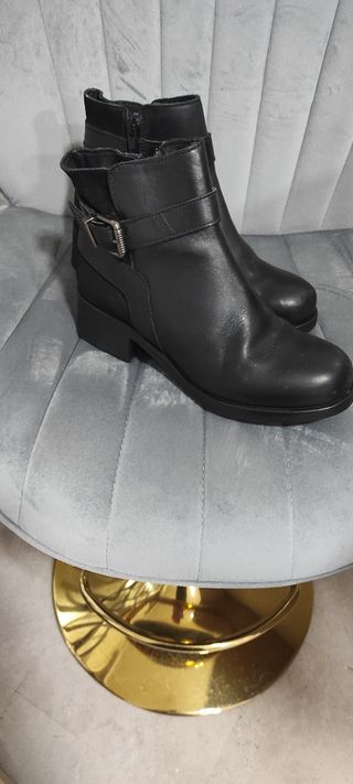 Botas de mujer negras con hebilla