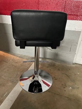 Silla giratoria de bar negra y plateada