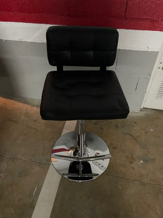 Silla giratoria de bar negra y plateada