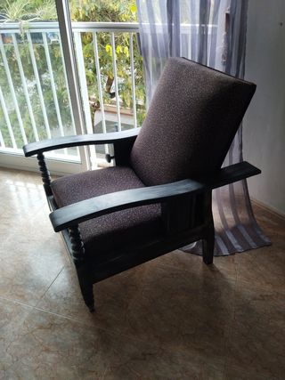 Sillón de madera antiguo