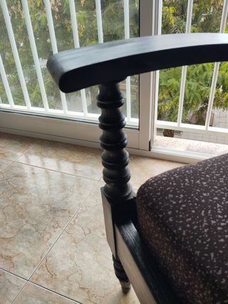 Sillón de madera antiguo