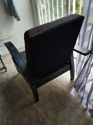 Sillón de madera antiguo