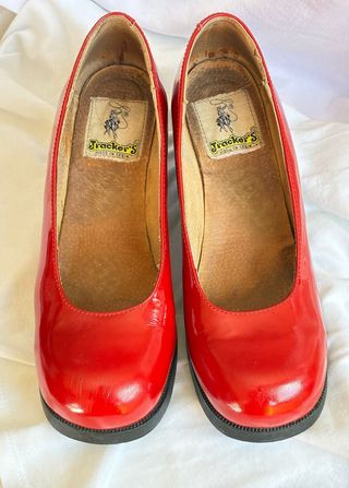 REBAJADOS. Zapatos Traker's Rojos