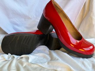 REBAJADOS. Zapatos Traker's Rojos