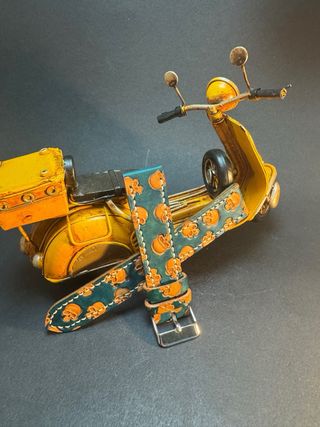 Correa artesanal para reloj calaveras