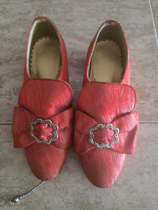 Zapatos Fallera Rojos con Adorno Floral