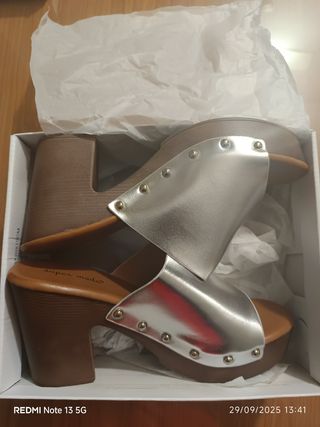 Sandalias Super Mode plateadas y marrones